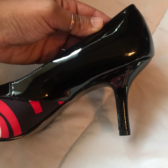 Shoes - Picture 5 of 5